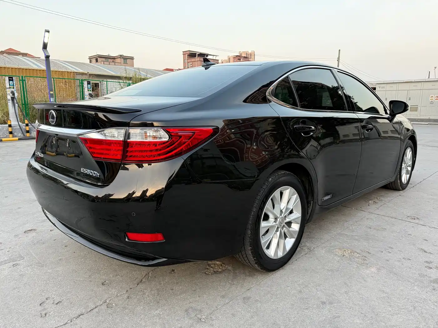 Lexus ES 2013 300h Luxury Edition фото 11