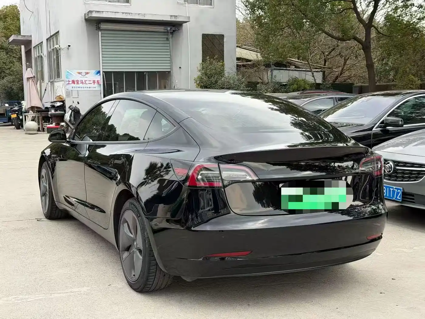 TESLA MODEL 3
