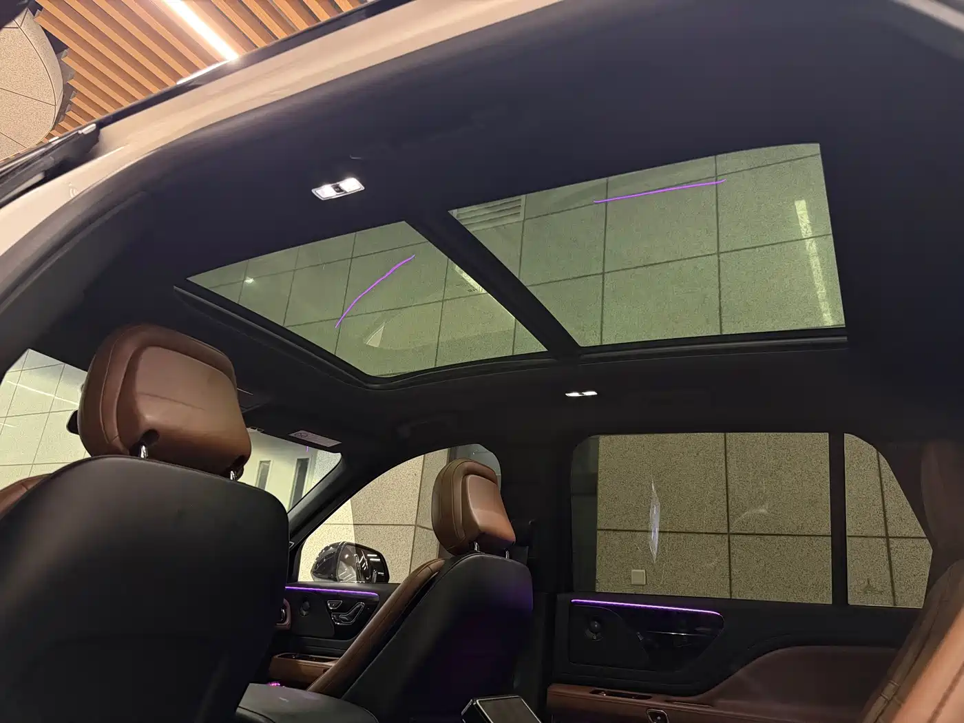 Photo 21 - Lincoln Aviator