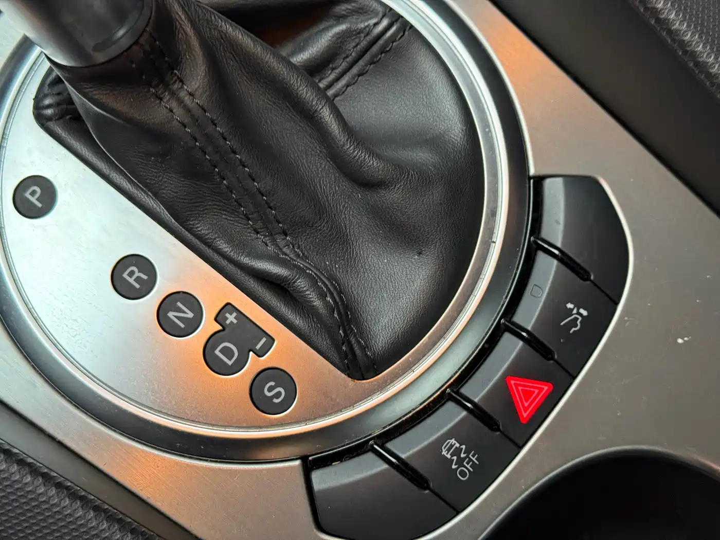 Audi TT 2011 TT Coupe 2.0TFSI quattro фото 11