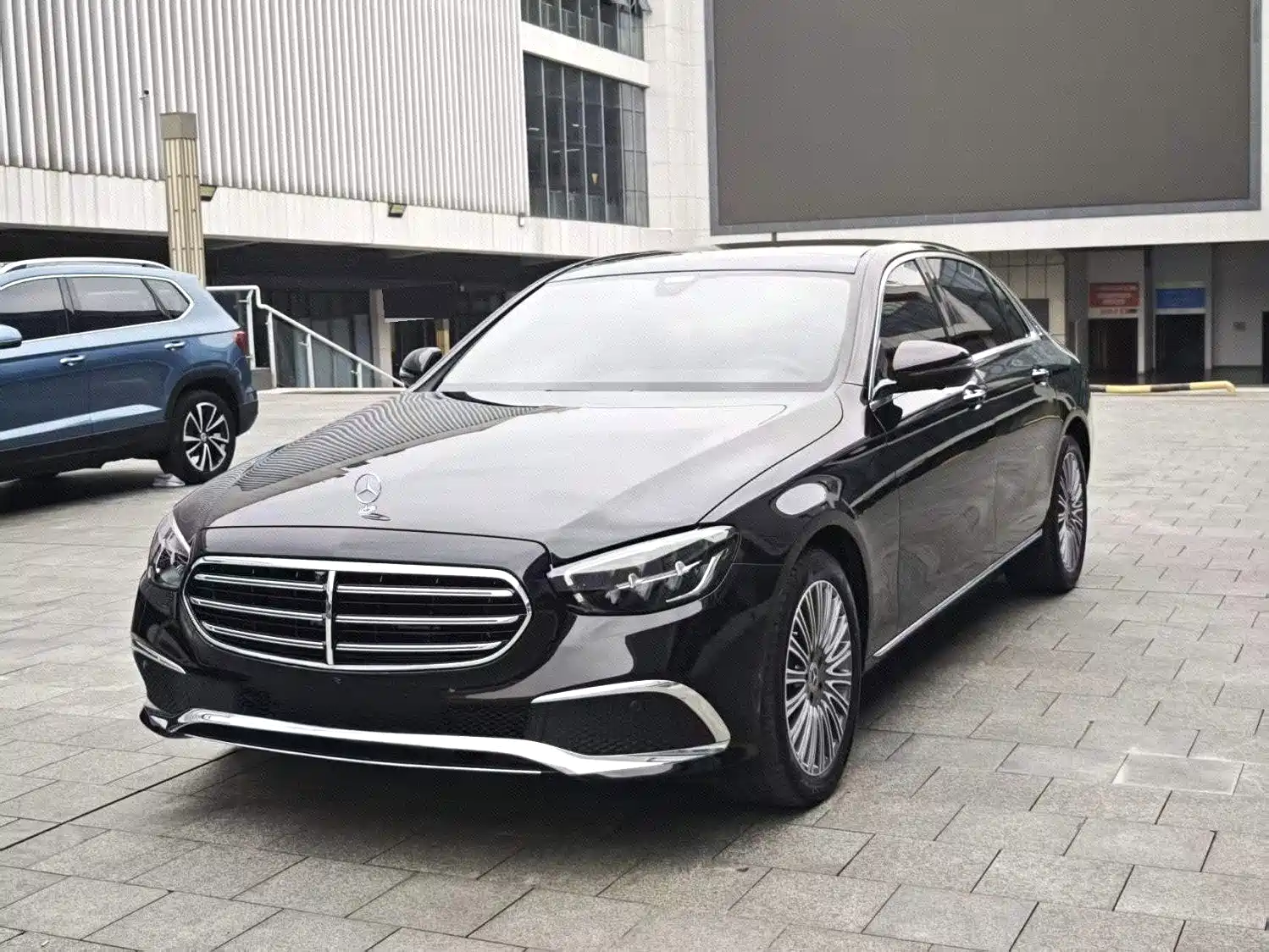 Фото 1 - Mercedes-Benz E-Class