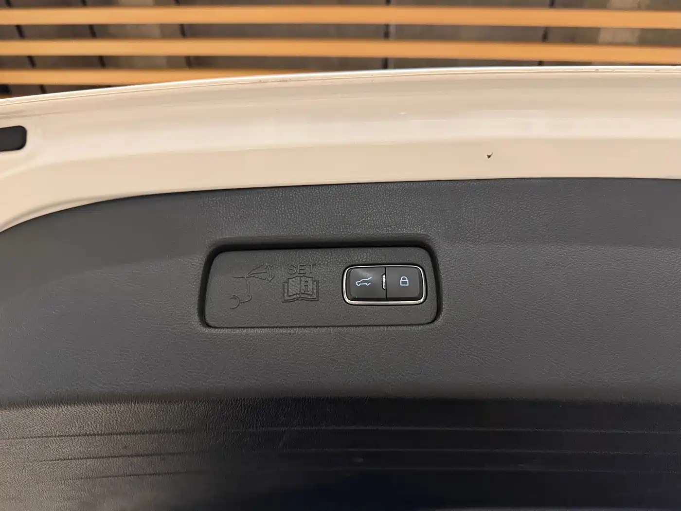 Photo 14 - Lincoln Aviator