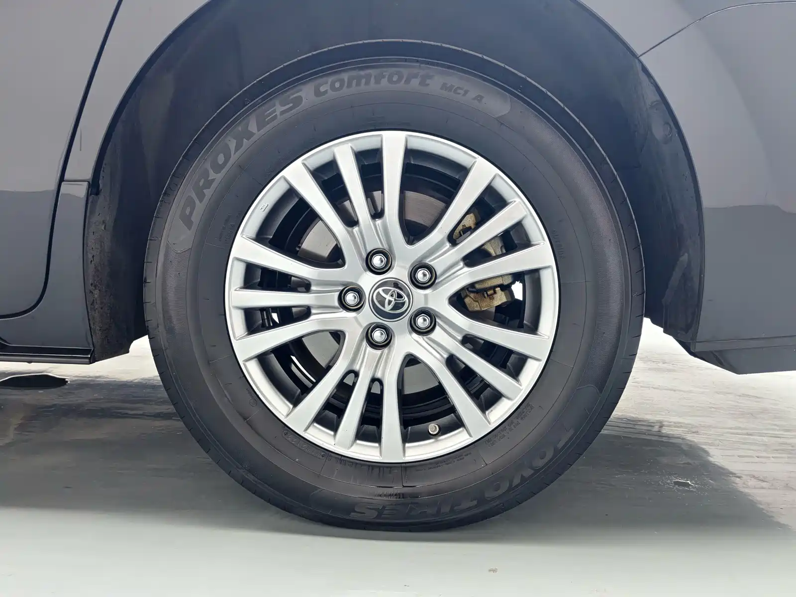 Photo 10 - Toyota Sienna