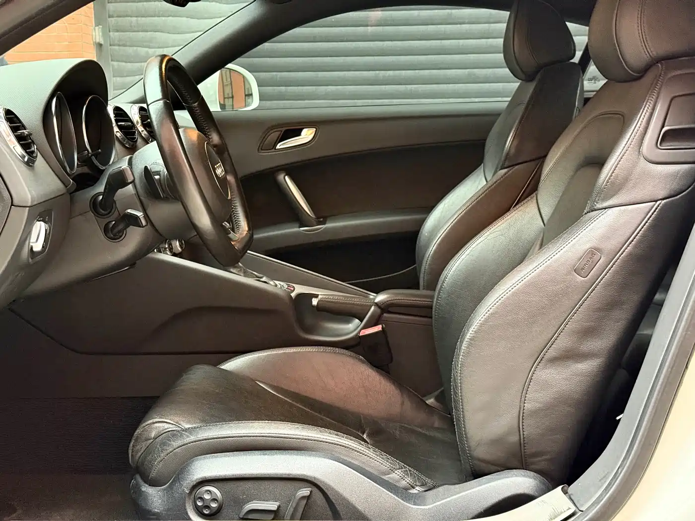 Audi TT 2011 TT Coupe 2.0TFSI quattro фото 8