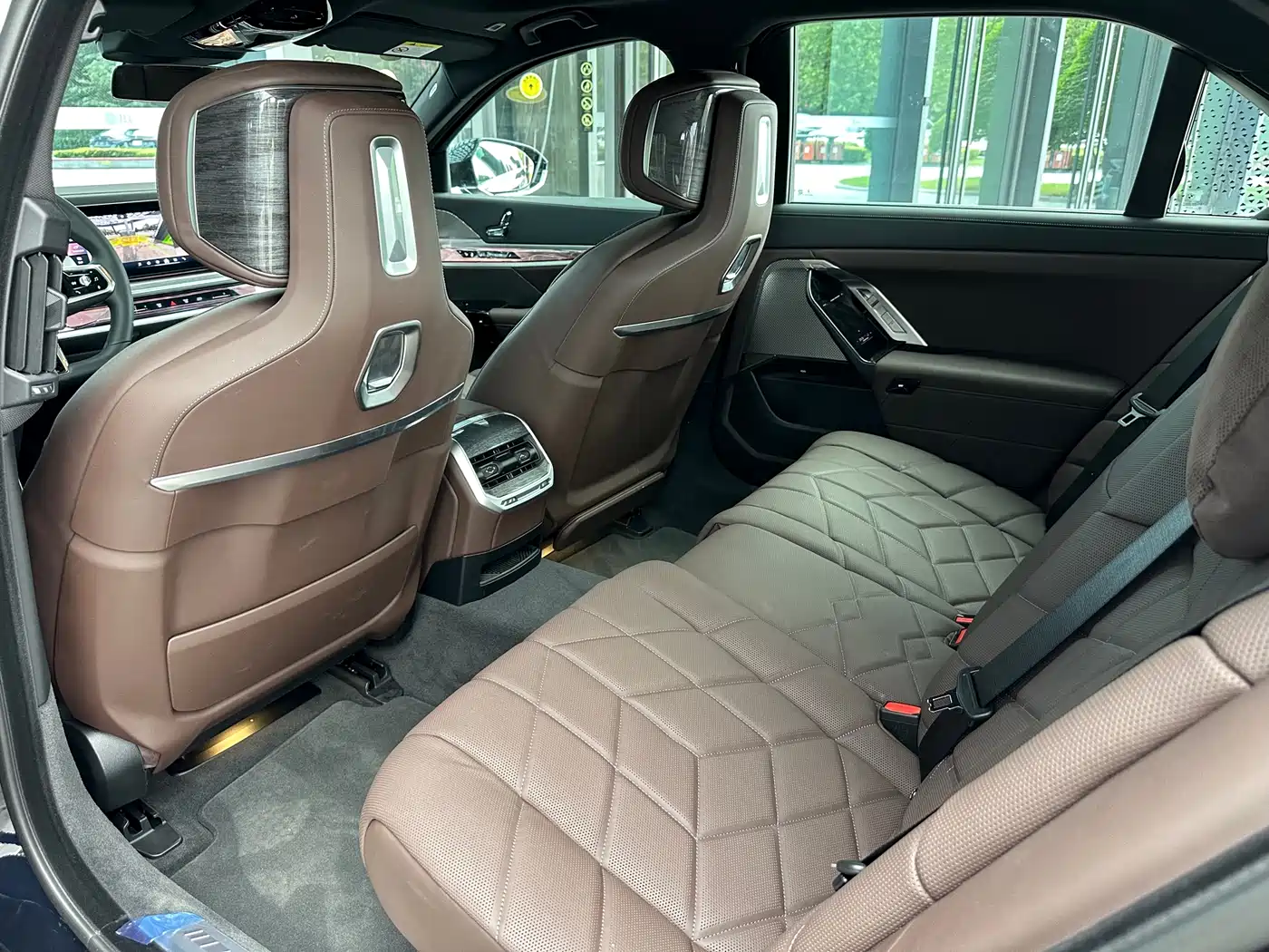 BMW 7 Series 2023 Facelift 740Li Exclusive M Sport Package фото 3