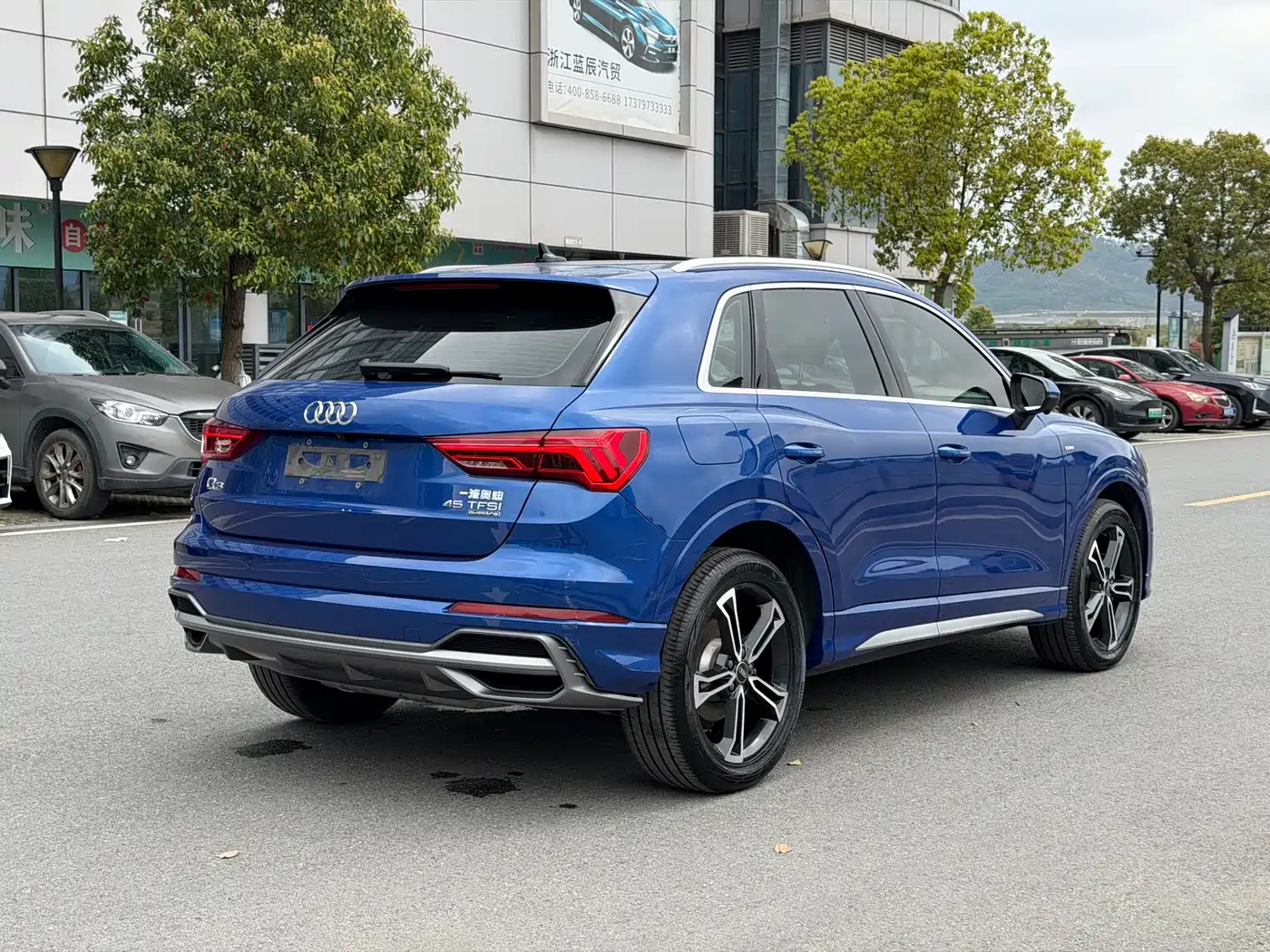 AUDI Q3
