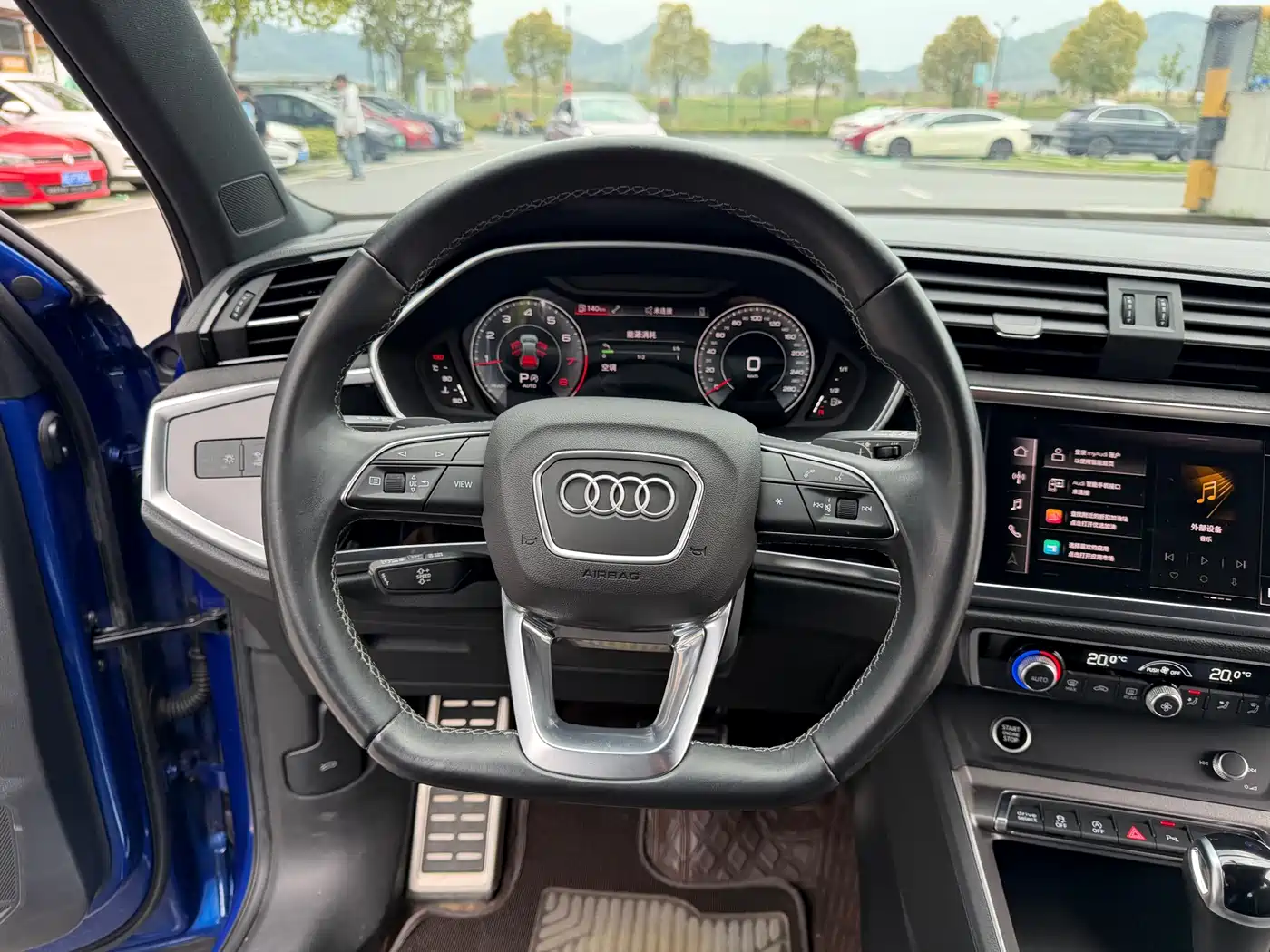 AUDI Q3