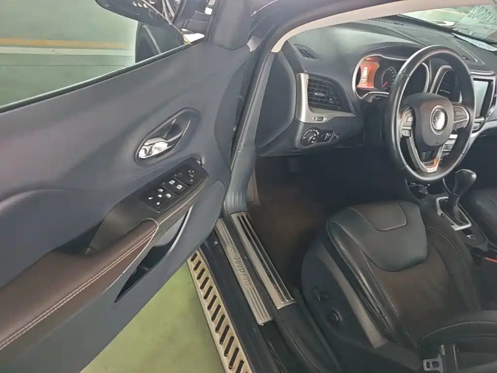 Jeep Cherokee (Import) 2015 2015 2.4L Elite Edition