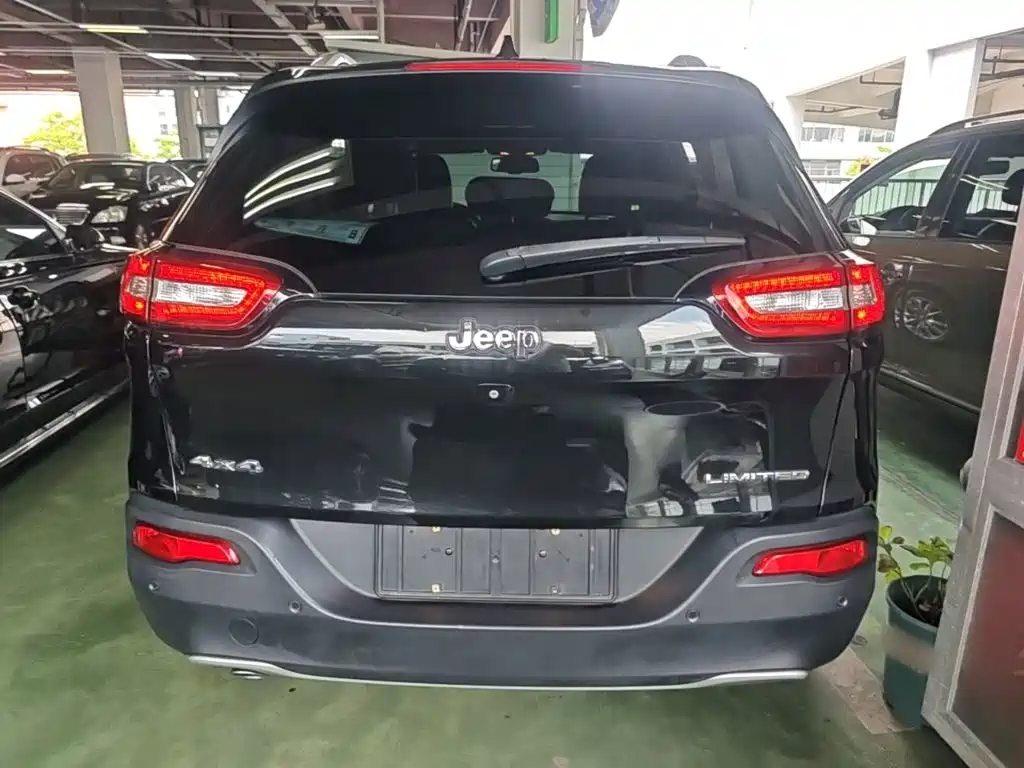 Jeep Cherokee (Import) 2015 2015 2.4L Elite Edition