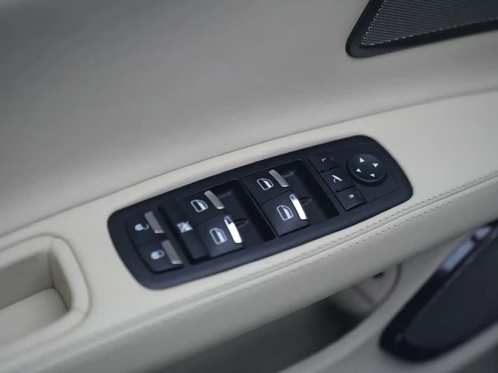 Photo 7 - Maserati Quattroporte