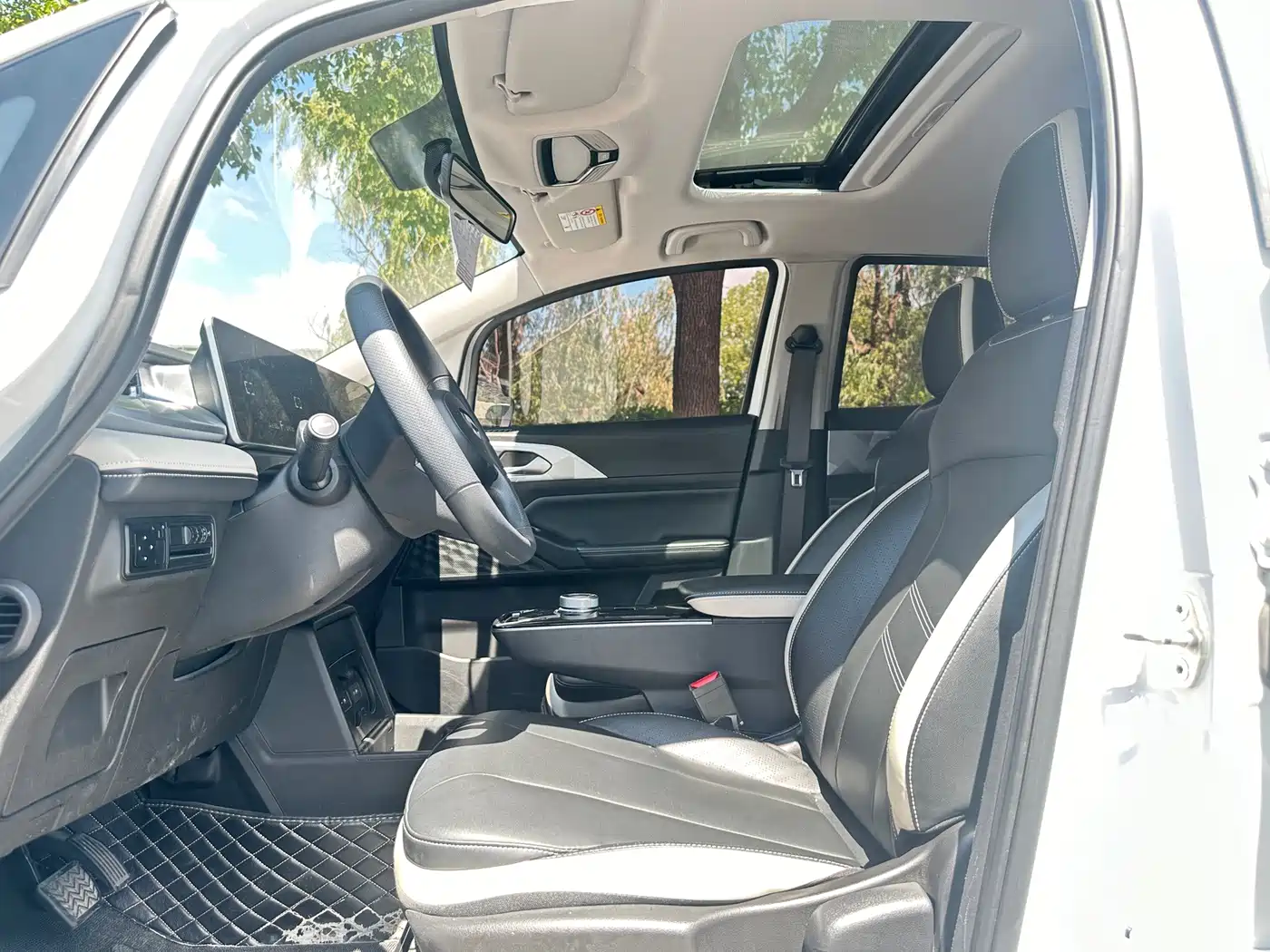 Фото 9 - Geely Geometry E Firefly