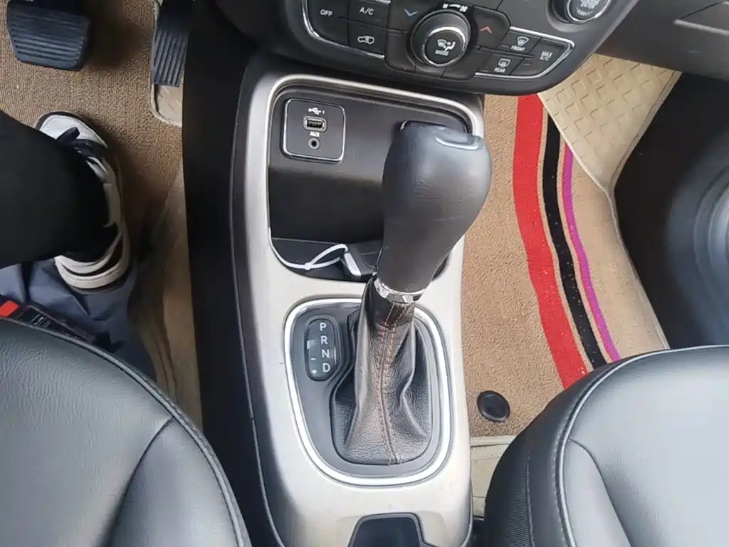 Фото 14 - Jeep Compass