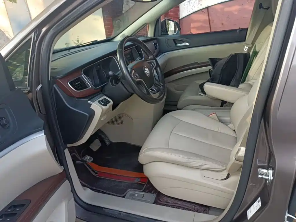 Фото 15 - Buick GL8