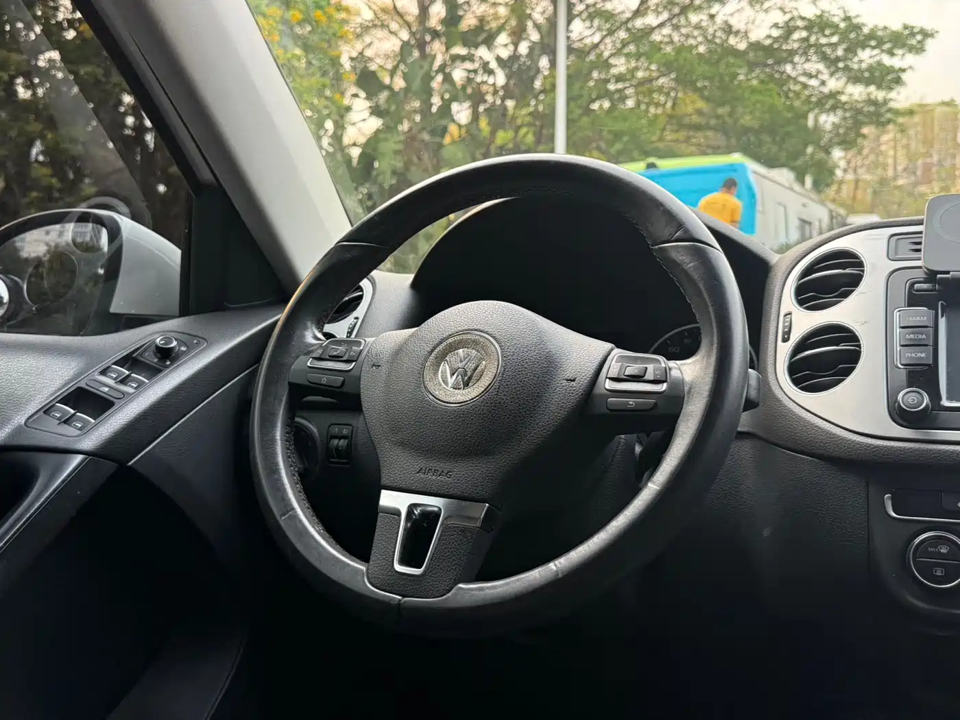 Volkswagen Tiguan 2015 1.8TSI Automatic 2WD Highline фото 6