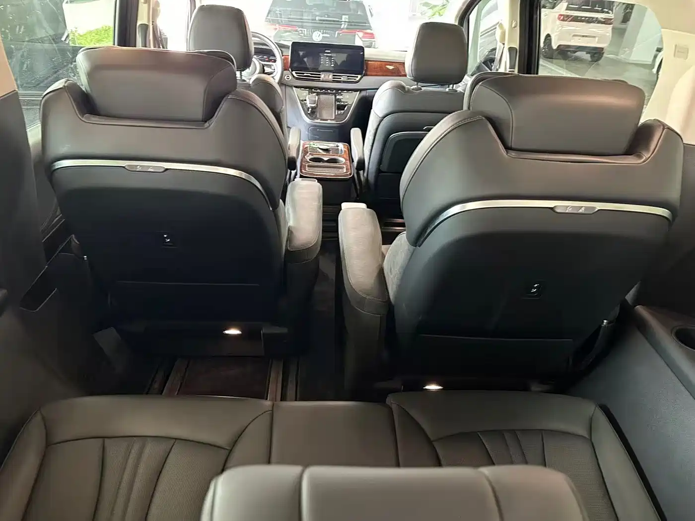 Hongqi HQ9 PHEV 2024 2024 Model 2.0T AWD Luxury Edition