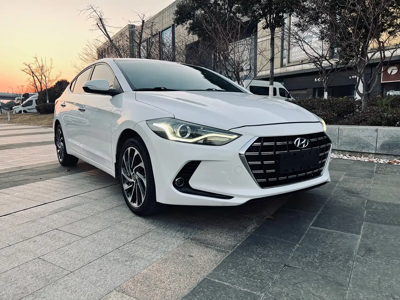 Hyundai Elantra 2019 1.5L CVT Smart Elite фото 3