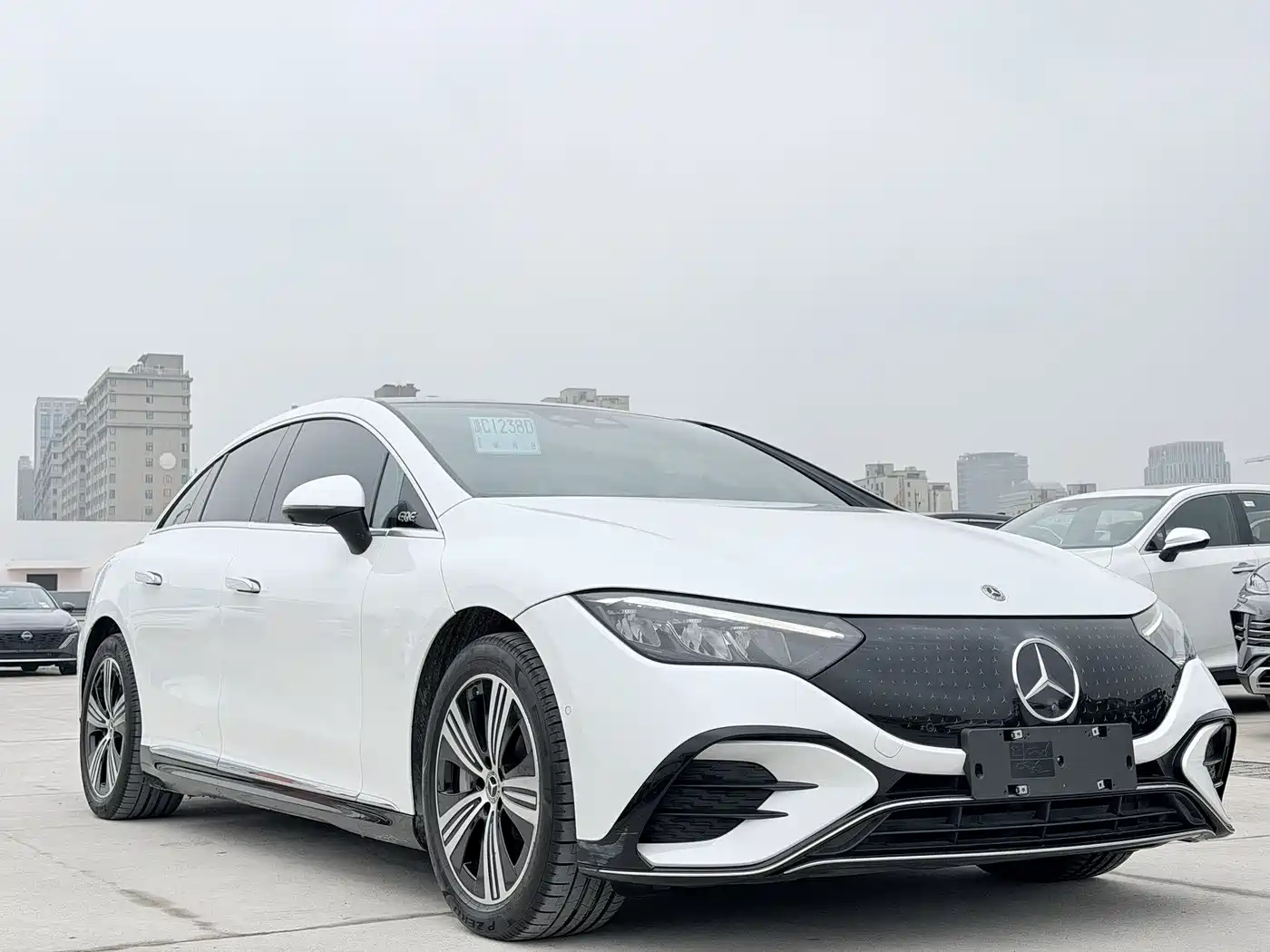 Mercedes-Benz EQE 2022 350 Luxury Edition фото 4