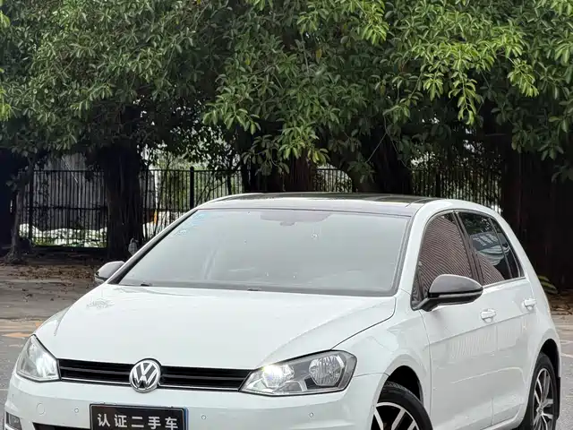 VOLKSWAGEN GOLF