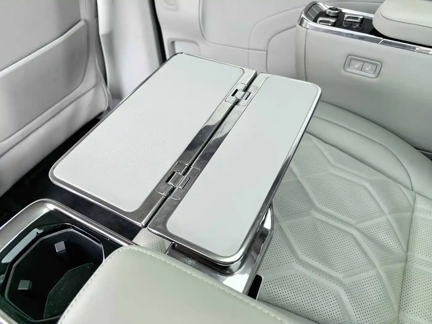 Volvo EM90 2024 2025 Ultra Six-Seater