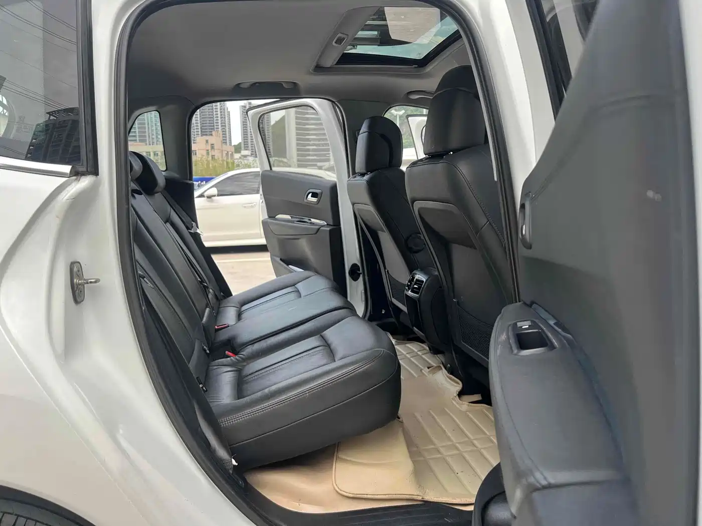 Peugeot 3008 2015 2.0L Automatic Trend Edition фото 13