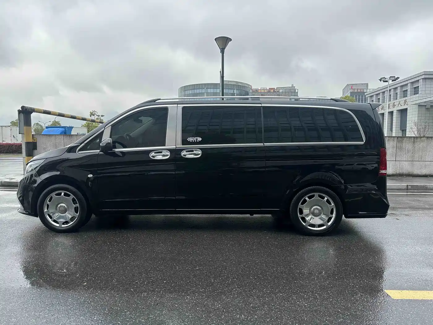 Mercedes-Benz Vito 2023 2.0T Business 7-Seater фото 2