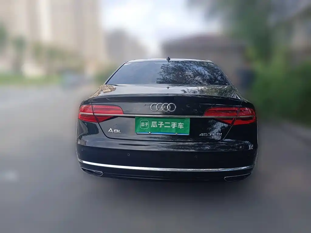Photo 5 - Audi A8