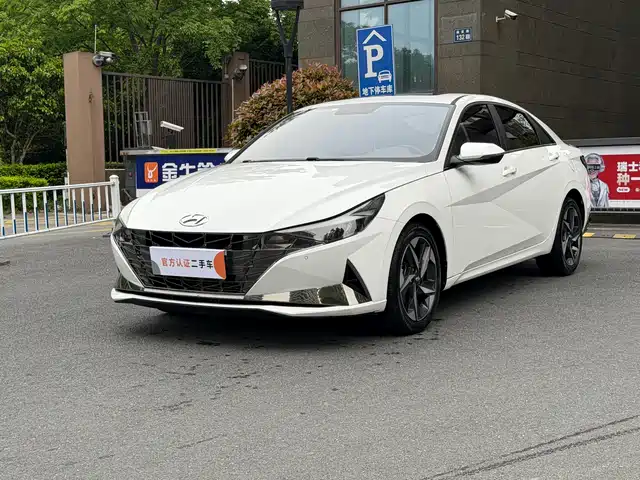 HYUNDAI ELANTRA