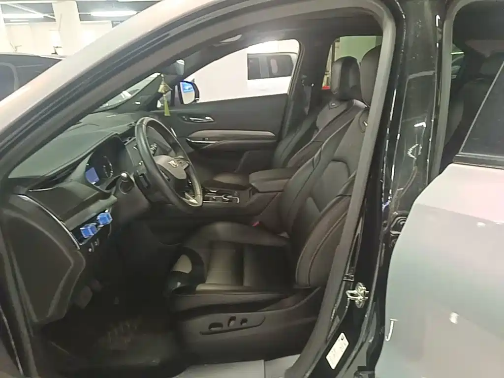 Cadillac XT4 2023 2022 28T FWD Luxury