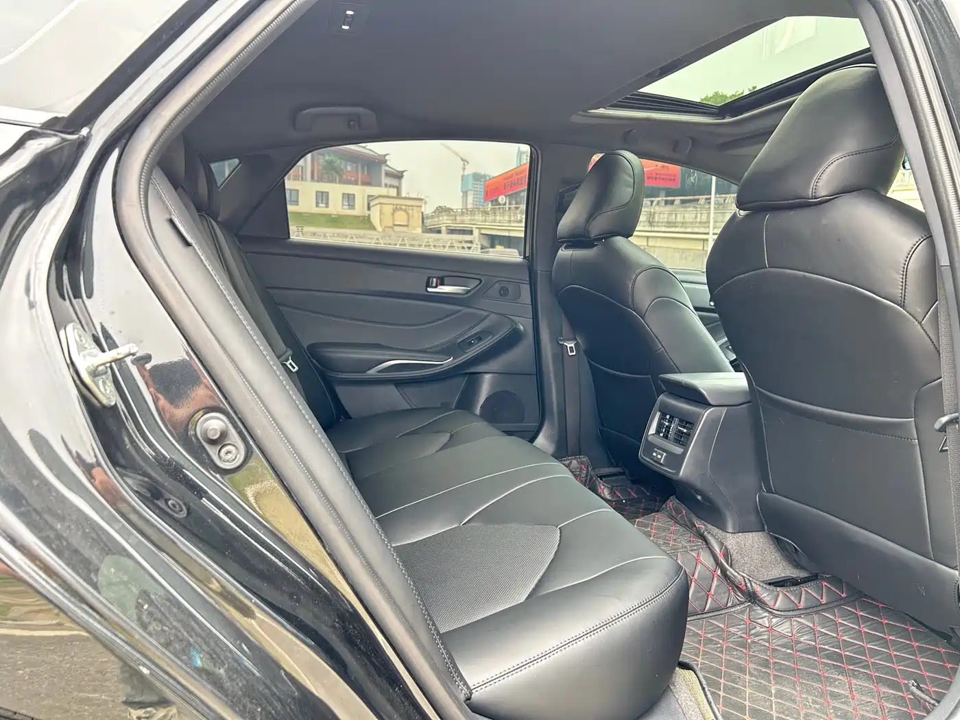 Toyota Avalon 2022 2.0L Progressive Edition фото 11
