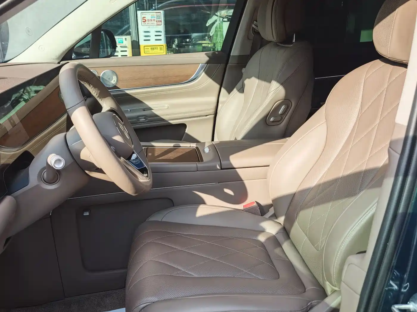 AITO Wenjie AITO M9 2024 Range Extender Max Edition 42kWh 6-seater фото 4