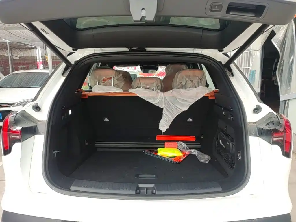 Nezha Auto Nezha L 2026 2024 Extended Range 310 Flash Charge Red Edition