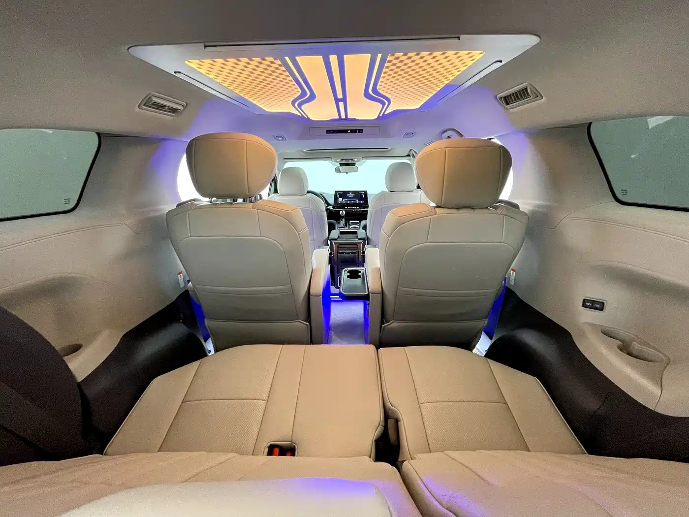 Toyota Granvia 2024 2.5L Hybrid Comfort фото 32