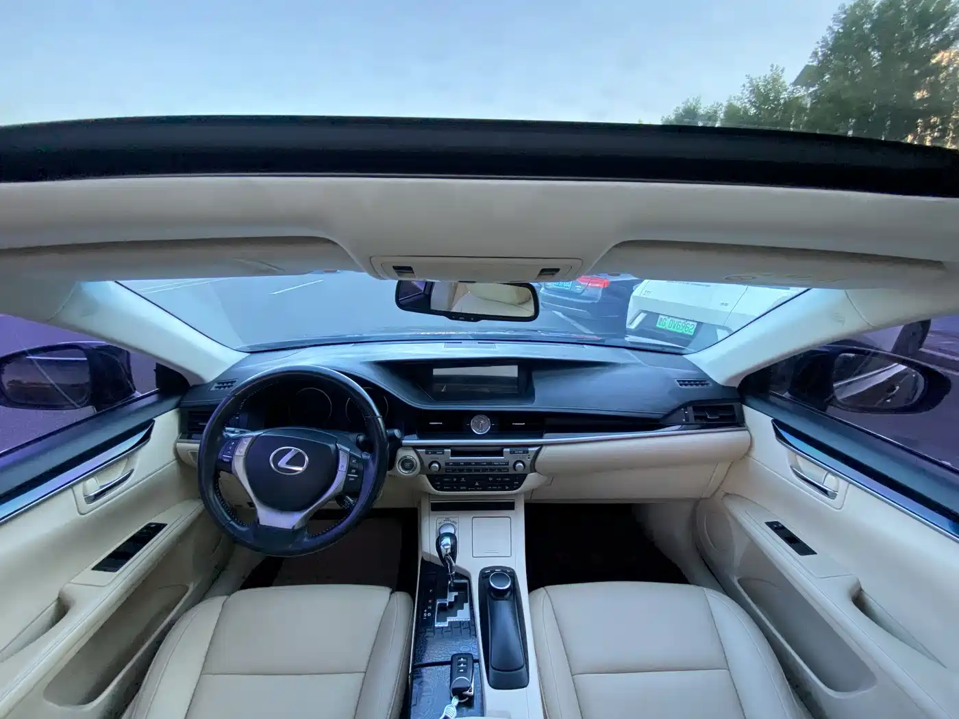 Фото 8 - Lexus ES