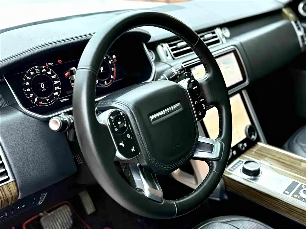 Photo 10 - Land Rover Range Rover