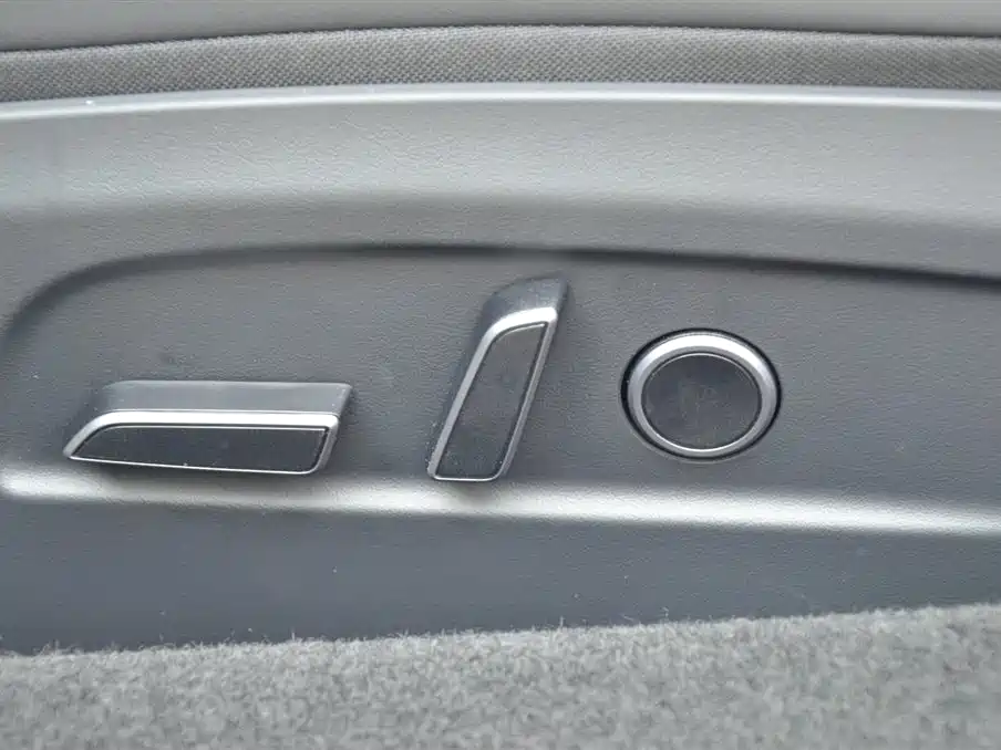 Tesla Model 3 2026 2025 Model Year Facelift Rear-Wheel Drive