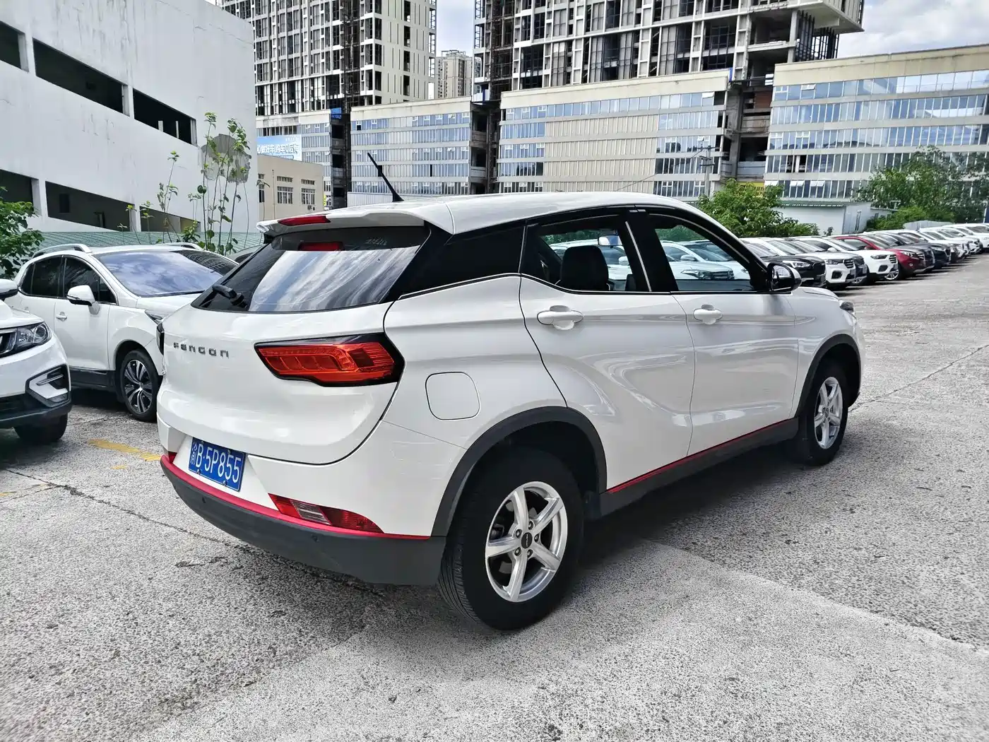 Dongfeng Fengguang Fengon 500 2022 2021 1.5L CVT Comfort