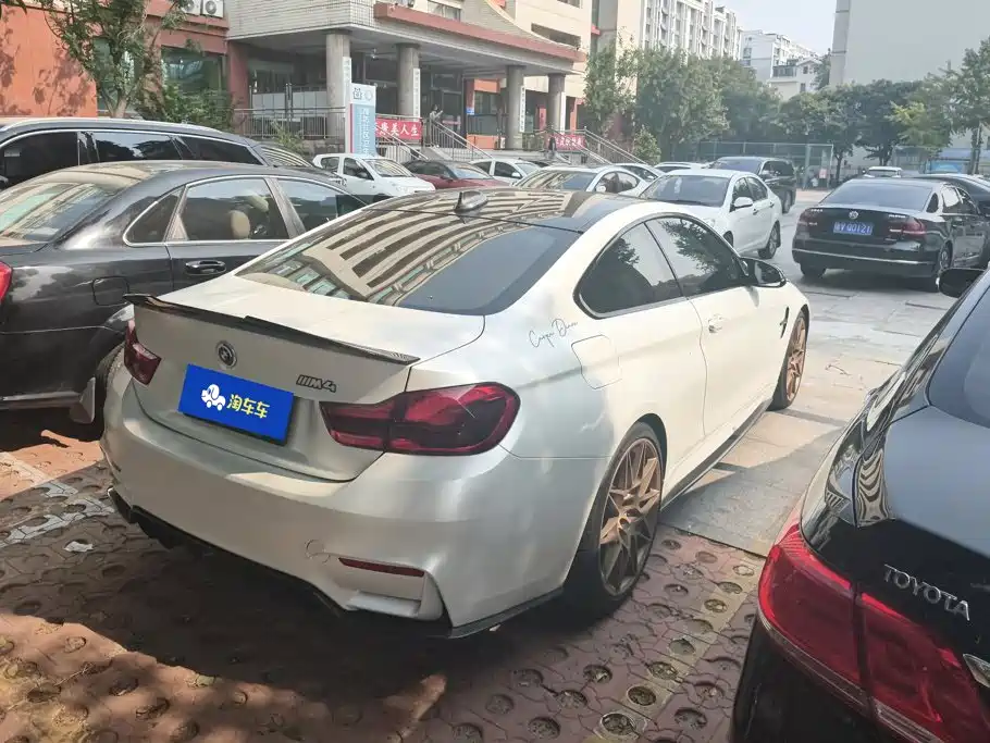 Photo 3 - BMW M4