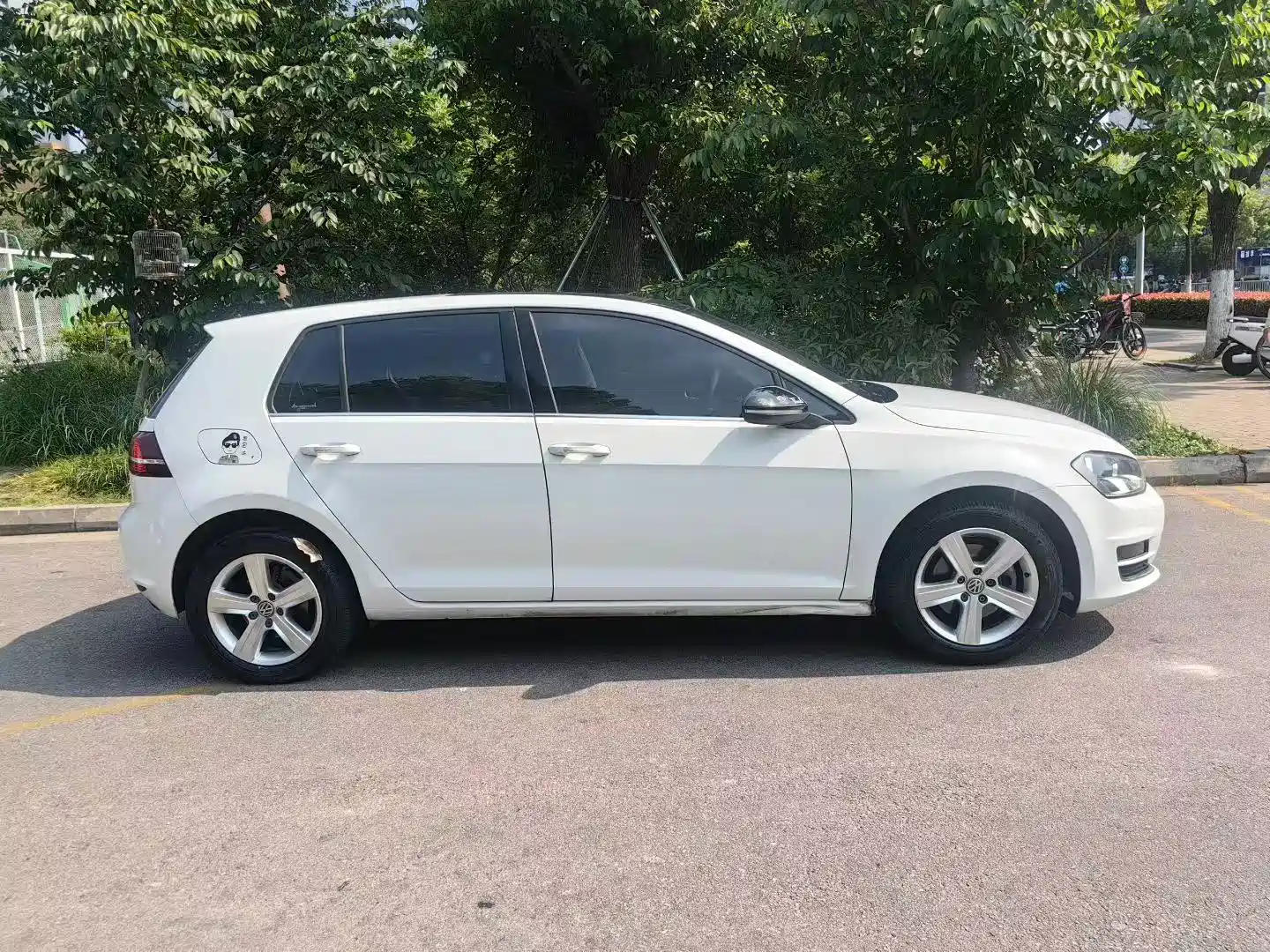 Фото 2 - Volkswagen Golf