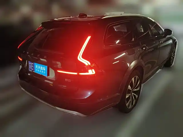 Volvo V90 2021 Model Cross Country B5 AWD Smart Edition — фото 2