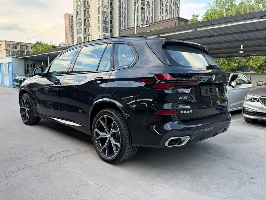 BMW X5 2026 2026 Facelift xDrive 30Li Exclusive M Sport Shadowline Package