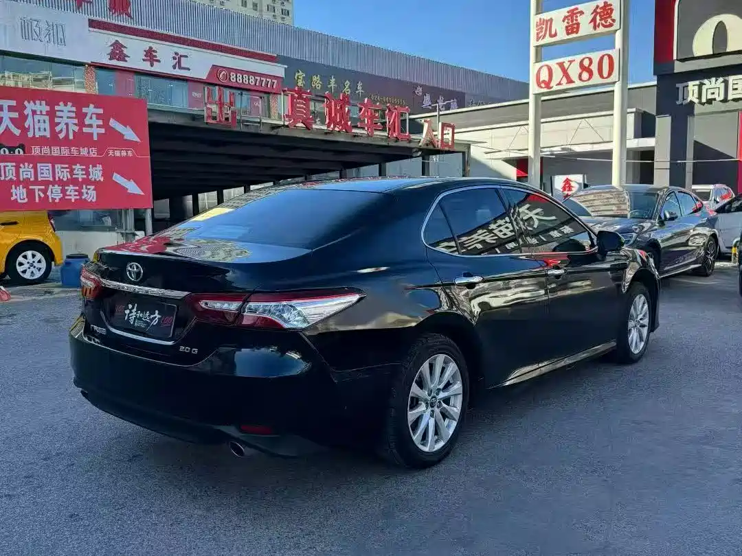 Фото 9 - Toyota Camry