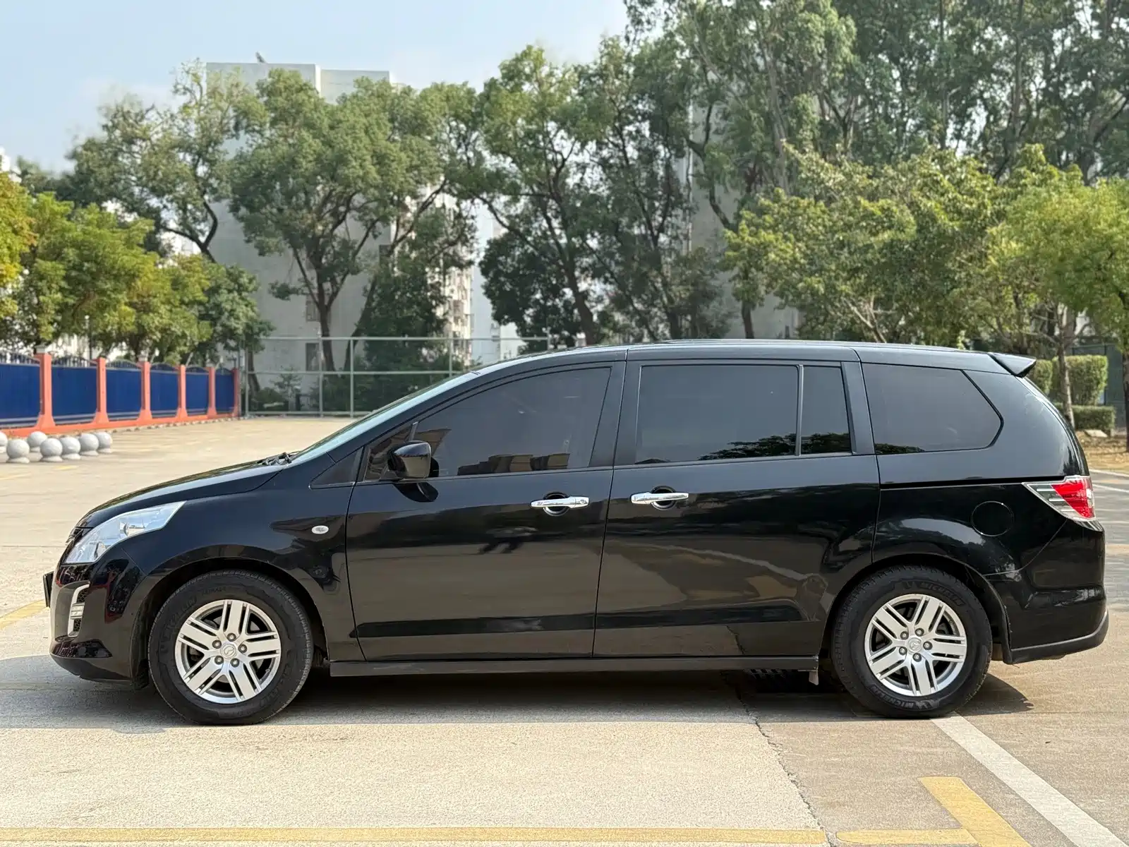 Фото 4 - Mazda 8