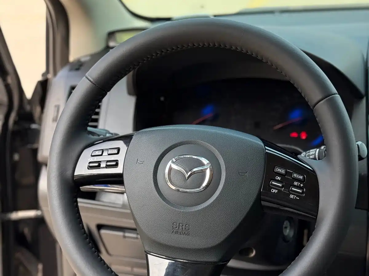 Фото 7 - Mazda 8