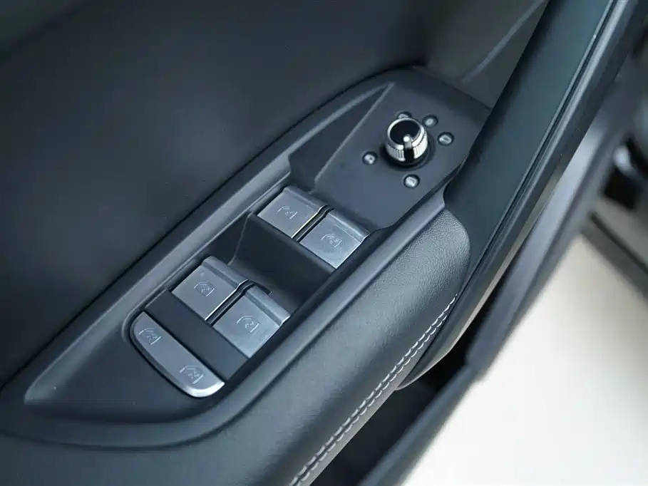 Audi Q5L 2024 Model 40 TFSI Luxury Dynamic фото 11
