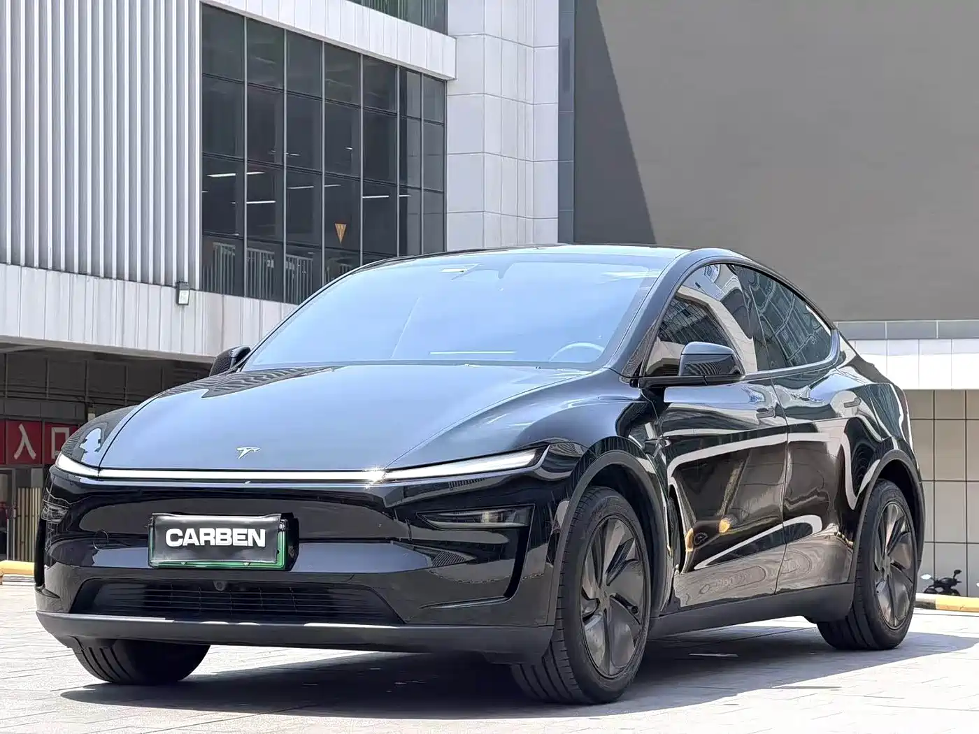Tesla Model Y 2025