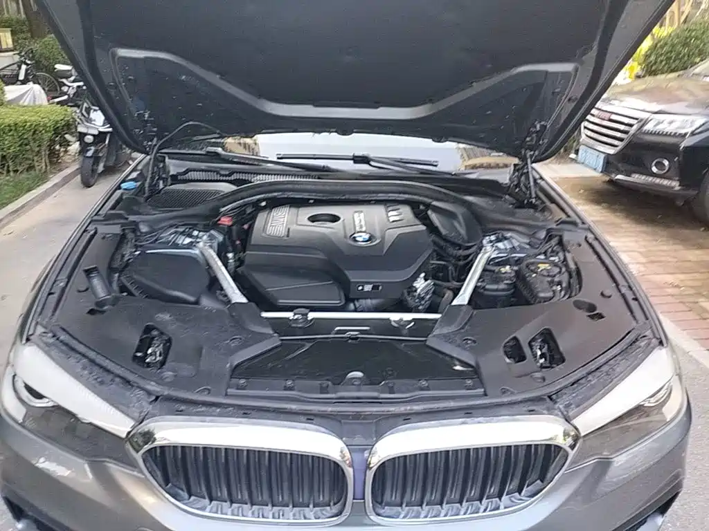 Photo 20 - BMW 5 Series (Import)