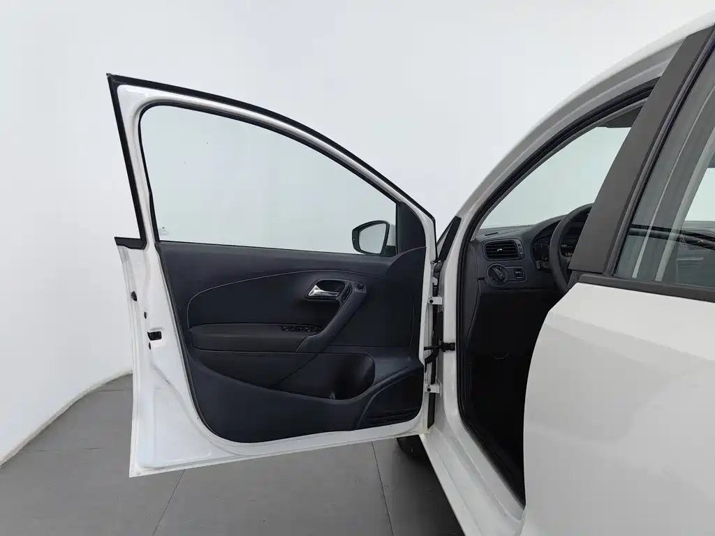 Фото 8 - Volkswagen Polo