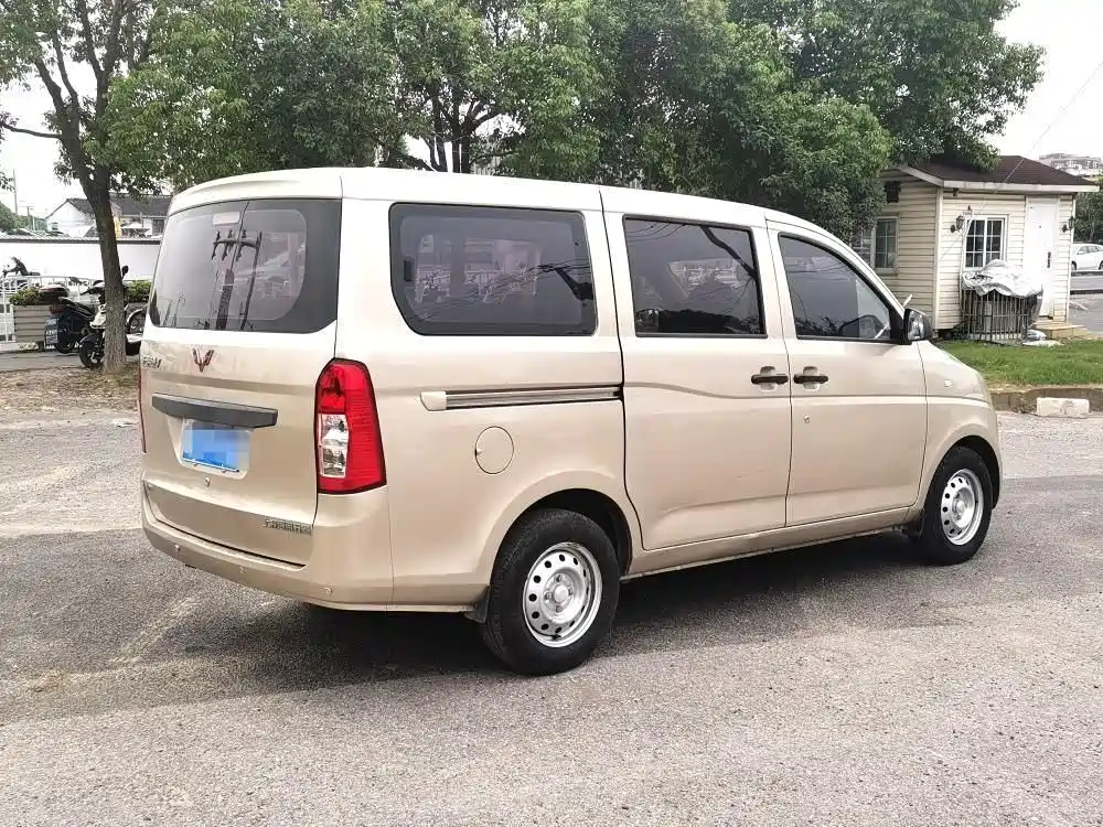 Wuling Motors Wuling Rongguang V 2017 2016 1.5L Standard