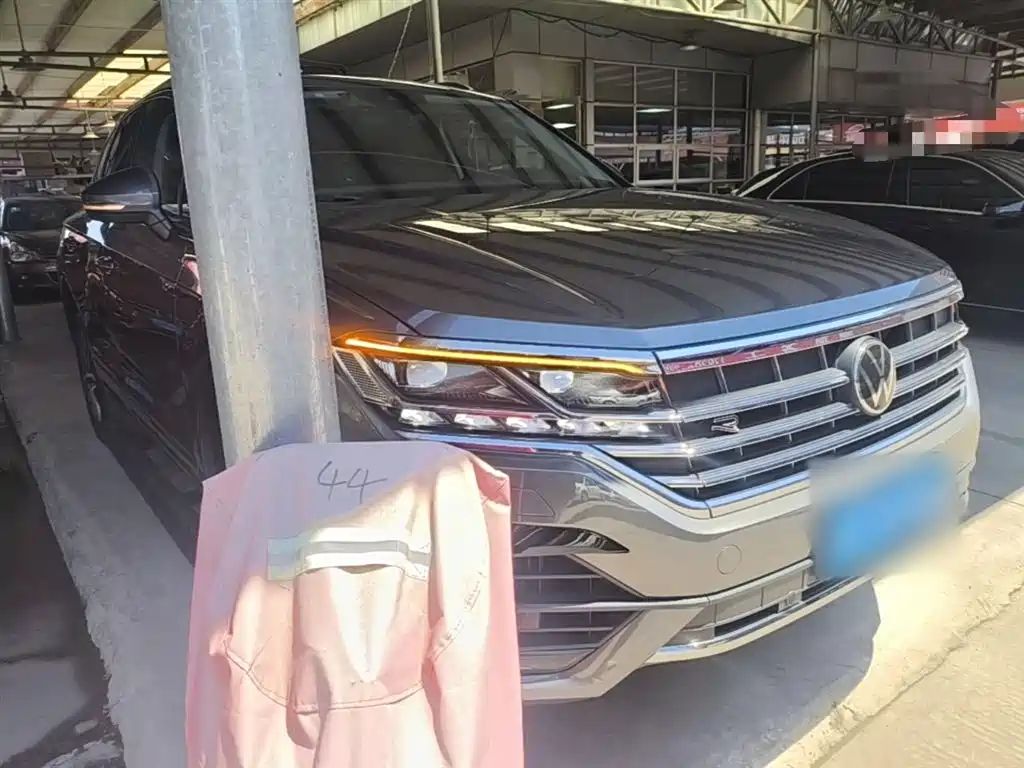 VOLKSWAGEN TOUAREG