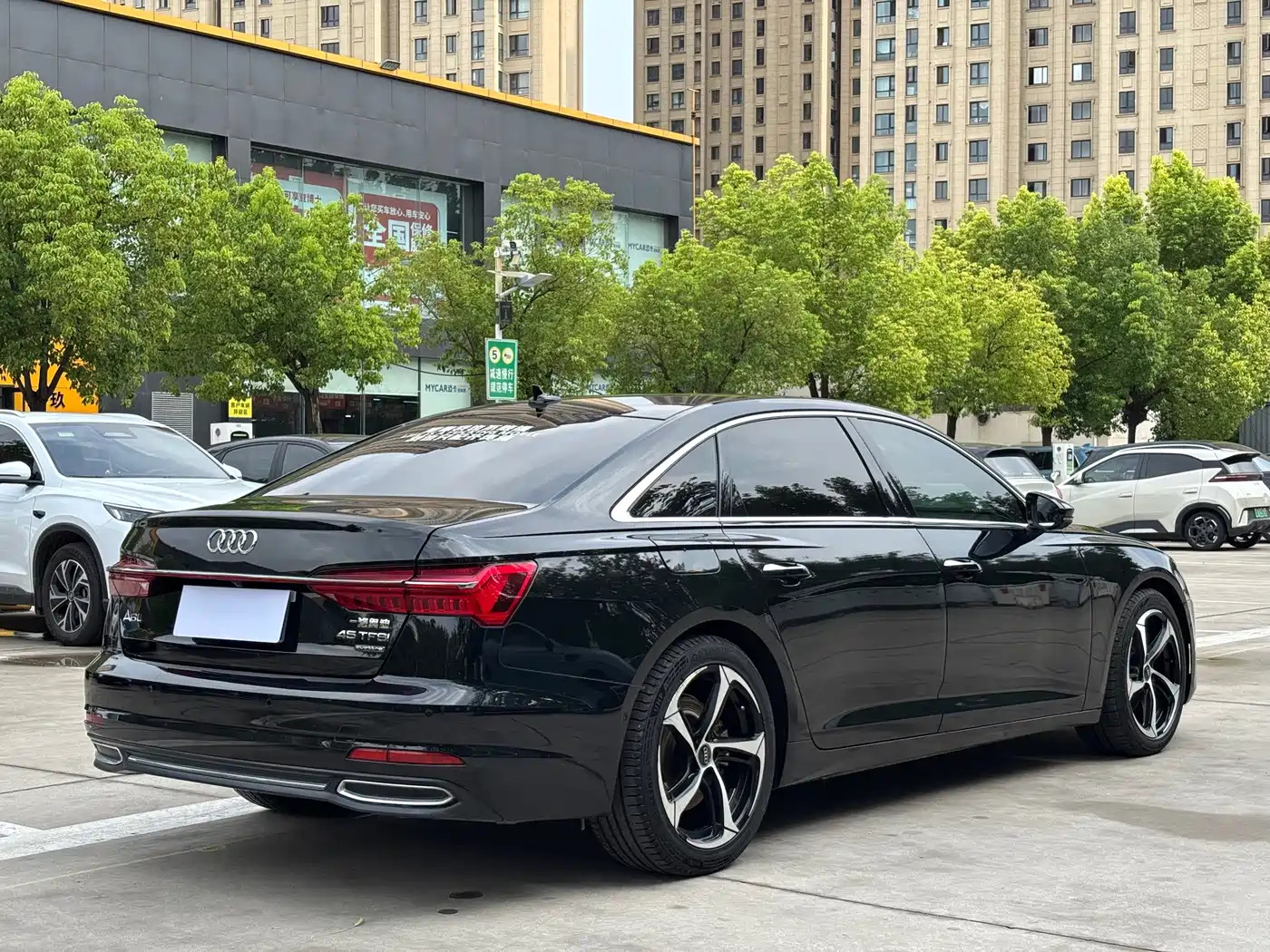 Фото 4 - Audi A6L